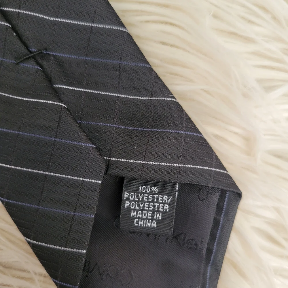 Boys Calvin Klein pre-tied adjustable zipper tie